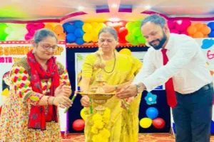 Koderma News: मॉडर्न किड्स पैराडाइज में समर कैंप का भव्य समापन, नन्हे सितारों के रैंप वॉक और डांस ने  मन मोहा