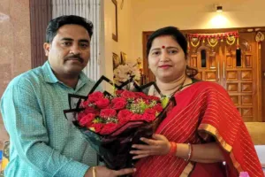 Bokaro News: विमान संचालन पर बढ़ी सियासी सरगर्मी, सुमित राठौड़ ने झरिया विधायक और महापौर से की मुलाकात