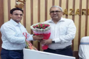 Hazaribagh News: पदभार संभालते ही एक्शन में कमिश्नर विजय गुप्ता, प्रमंडलीय कार्यालय की विभिन्न शाखाओं का लिया विस्तृत ब्यौरा