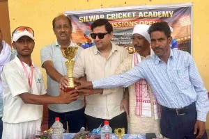 Hazaribagh News: हर्ष अजमेरा ने बढ़ाया खिलाड़ियों का हौसला, फाइनल में सिलवार अकादमी की शानदार जीत