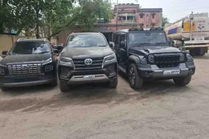 विनीत तिवारी हत्याकांड में पुलिस का बड़ा एक्शन, कई गाड़ियां जब्त; 24 घंटे में सरेंडर नहीं तो घर पर चलेगा बुलडोजर