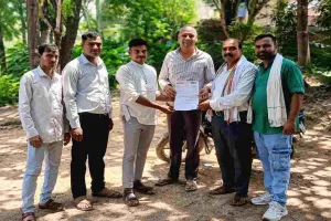 Sahebganj News: राजमहल में जर्जर सड़क बनी खतरा, गड्ढों से बढ़ी दुर्घटना की आशंका