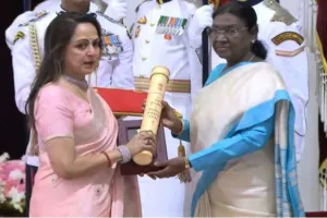 पद्म पुरस्कार 2026: धर्मेंद्र, हरमनप्रीत कौर और उदय कोटक समेत 66 हस्तियां सम्मानित