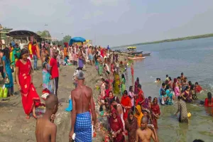 बुद्ध पूर्णिमा पर गंगा घाटों पर उमड़ी श्रद्धालुओं की भीड़, सुरक्षा के कड़े इंतजाम