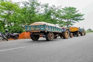 Pakur News: महेशपुर में बालू माफियाओं का राज! दिन-दहाड़े बासलोई नदी से हो रही अवैध तस्करी