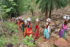 Dumka News: छह महीने से पानी के लिए तरस रहे नामोडीह पहाड़िया टोला के ग्रामीण