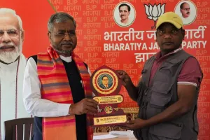 नेता प्रतिपक्ष बाबूलाल मरांडी को राष्ट्रीय अंबेडकर पुरस्कार से सम्मानित, मजदूर दिवस पर रांची में मिला सम्मान