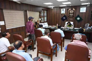 Pakur News: जनता दरबार में उमड़ा जनसैलाब, डीसी ने शिकायतों के त्वरित निष्पादन का दिया अल्टीमेटम