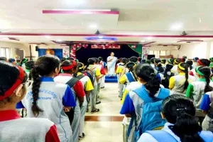 Koderma News: मॉडर्न पब्लिक स्कूल में 'सशक्त बेटी, स्वस्थ मन' अभियान: बालिकाओं को दी गई स्वच्छता व मेंटल हेल्थ की काउंसिलिंग