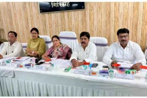 Giridih News: ₹43 लाख की बोली से डरी नीलामी, बस पड़ाव हुए वीरान: जिला परिषद में जनसमस्याओं पर उठे सवाल  
