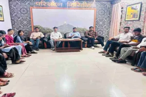 Giridih News: आरके महिला कॉलेज की छात्राओं का फूटा गुस्सा: इंटर रिजल्ट में गड़बड़ी को लेकर छात्र मोर्चा से लगाई गुहार