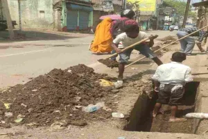 Sahebganj News: बरसात से पहले एक्शन में नगर परिषद, वार्ड-07 में युद्ध स्तर पर नाला सफाई अभियान