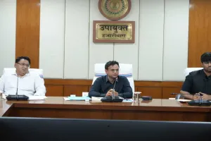 Hazaribagh News: डीसी का कड़ा रुख: नीलाम पत्र वादों के निपटारे में सुस्ती पर अधिकारियों को फटकार