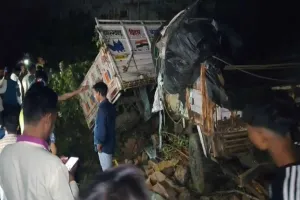 Giridih News: इसरी बाजार में मौत बनकर दौड़ा बेकाबू ट्रक, पांच की मौत, 20 से ज्यादा घायल