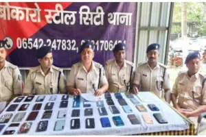 Bokaro News: पुलिस की बड़ी कामयाबी: गुम हुए 47 मोबाइल बरामद कर उनके मालिकों को लौटाए