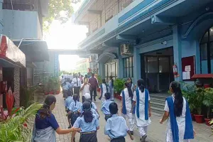 Koderma News: मॉडर्न पब्लिक स्कूल में 'मॉक ड्रिल' से जांची गई सुरक्षा, 3 मिनट 22 सेकंड में खाली हुआ स्कूल