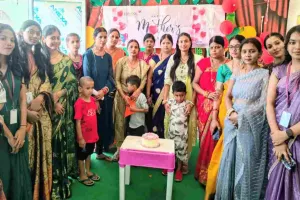 Koderma News: मदर्स डे पर आई स्कूल में धमाल: नन्हे-मुन्नों ने कलाकृति और कविताओं के जरिए मां के प्रति जताया प्यार