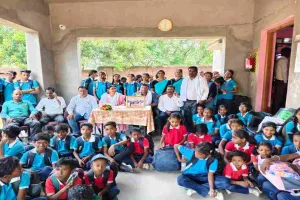 Dhanbad News: ब्रिटिश पार्लियामेंट और ऑक्सफोर्ड में सम्मानित डॉ. जीएल व डॉ. मनीषा प्रसाद का राजगंज में अभिनंदन