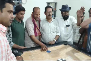 Hazaribagh News: टीपी शाद्वाल कैरम बोर्ड टूर्नामेंट 2026 का हुआ शुभारंभ, मेयर अरविंद राणा ने खिलाड़ियों का बढ़ाया उत्साह