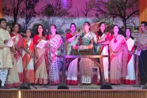 Hazaribagh News: सुरों से सजी टैगोर जयंती: यूनियन क्लब में बंगाली समाज ने मनाई गुरुदेव की 164वीं जयंती