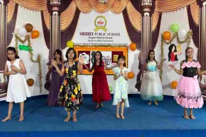 Koderma News: ग्रिजली पब्लिक स्कूल में मातृ दिवस पर कार्यक्रम का आयोजन: बच्चों ने दी शानदार प्रस्तुतियां