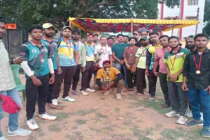 Dumka News: दो दिवसीय क्रिकेट टूर्नामेंट का सफल समापन, थाना प्रभारी ने बढ़ाया खिलाड़ियों का उत्साह