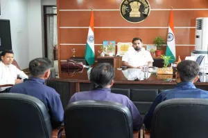 Palamu News: विश्वशांति पदयात्रा एवं जन-जागरूकता अभियान को लेकर पर्वतारोहियों ने उपायुक्त से की मुलाकात