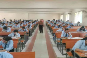 DSPMU: कुलपति डॉ. राजीव मनोहर ने किया परीक्षा केंद्रों का निरीक्षण, व्यवस्थाओं का लिया जायजा