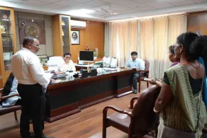 Hazaribagh News: उपायुक्त हेमंत सती ने जनता दरबार में सुनीं फरियादें, त्वरित निष्पादन के निर्देश