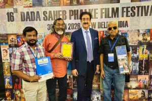 Koderma News: दादा साहब फाल्के फिल्म फेस्टिवल में डॉक्टर वीरेंद्र कुमार की फिल्मों ने मचाई धूम