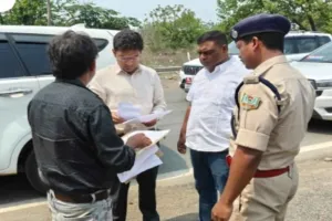Dumka News: उपायुक्त अभिजीत सिन्हा ने मलूटी चेकपोस्ट का किया औचक निरीक्षण, सुरक्षा व्यवस्था का लिया जायजा