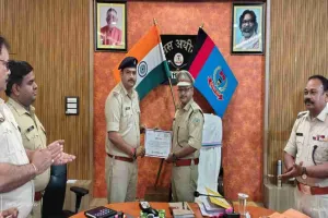 Hazaribagh News: बैंक डकैती का खुलासा: वाराणसी से तीन लुटेरे गिरफ्तार, 20 लाख नकद और भारी मात्रा में सोना बरामद