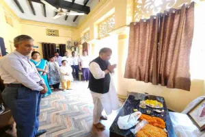 Koderma News: मंजुला शर्मा मेमोरियल एकेडमी डोमचांच में सादगीपूर्ण श्रद्धांजलि सभा आयोजित
