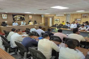 Giridih News: ग्रीन कार्ड से एनएफएसए: राशन कार्ड परिवर्तन और आधार सीडिंग कार्यों में तेजी लाने की हिदायत