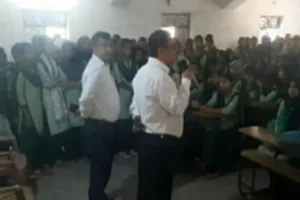 Sahebganj News: बेटियों का सुरक्षा कवच: एचपीवी टीकाकरण अभियान तेज, सिविल सर्जन ने छात्राओं को किया प्रेरित