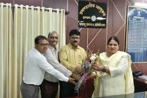 Palamu News: उपायुक्त संदीप कुमार और एसडीओ अजय रजक ने आयुक्त को दी जिले की अद्यतन जानकारी
