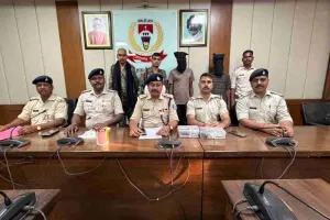 Hazaribagh News: ब्राउन शुगर पर प्रहार: पुलिस ने 169 ग्राम नशीले पदार्थ के साथ तीन को दबोचा