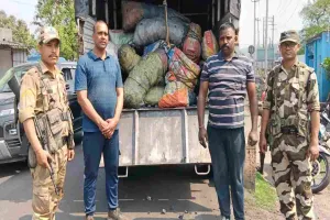 Bokaro News: कोयला माफिया पर प्रहार, सीआईएसएफ की बड़ी कार्रवाई, 5.450 टन अवैध कोयला और 2 बाइक जब्त
