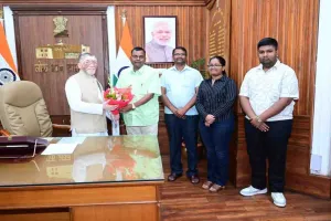 Bokaro News: डिग्री कॉलेज में बंद विषयों को दोबारा शुरू कराने की मांग, राज्यपाल से मिले पूर्व विधायक लंबोदर महतो