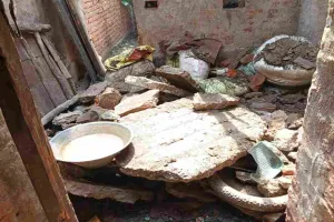 Bokaro News: आंधी-बारिश के बीच वज्रपात का कहर, पक्का मकान ढहा, महिला गंभीर