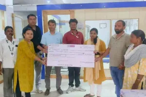 Dumka News: झारखंड ग्रामीण बैंक महारो शाखा द्वारा बीमा योजना के तहत लाभुकों को सहायता राशि प्रदान