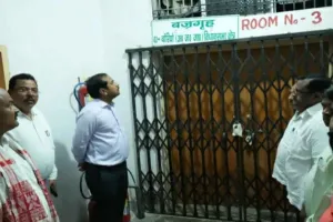 Sahebagnj News: आगामी पंचायत चुनाव को लेकर उपायुक्त दीपक कुमार दुबे ने किया EVM वेयरहाउस का निरीक्षण