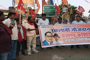 Giridih News: नीट पेपर लीक और महंगाई के खिलाफ इंकलाबी नौजवान सभा ने फूंका पुतला
