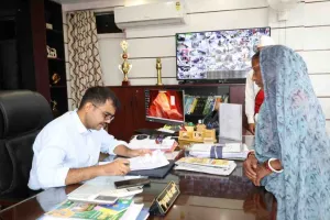 Koderma News: समाहरणालय में उपायुक्त का जनता दरबार, उत्कर्ष गुप्ता ने सुनीं आम जनता की समस्याएं