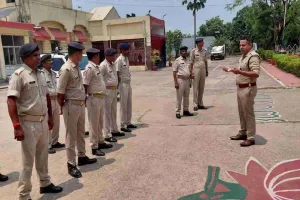 Dhanbad News: सुरक्षा व्यवस्था का डीएसपी ने लिया जायजा, जवानों को दिए सख्त निर्देश