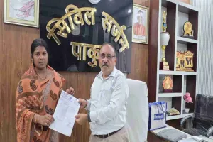 Pakur News: गंधाईपुर में उप स्वास्थ्य केंद्र की मांग तेज: जिला परिषद सदस्य पिंकी मंडल ने उपायुक्त को सौंपा ज्ञापन