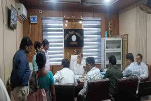 Dumka News: प्रमंडलीय आयुक्त का औचक निरीक्षण, संथाल परगना कमिश्नर संजय कुमार ने जांचीं फाइलें