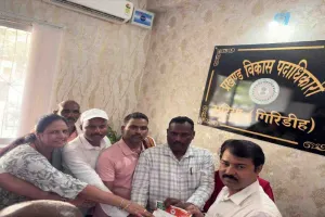 Giridih News: अनुमंडल कार्यालय पर भाजपा का हल्ला बोल, किसानों के मुआवजे और बिजली-पानी को लेकर एकदिवसीय धरना