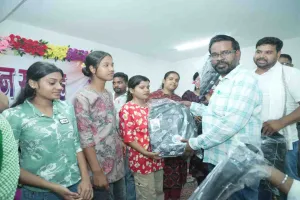 Dhanbad News: ग्रामीण बच्चों को मिलेगी ‘खान सर क्लासेस’ की मुफ्त ऑनलाइन शिक्षा: सिंदरी विधायक