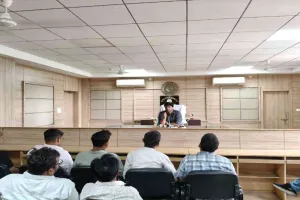 Hazaribagh News: सदर अस्पताल में 14 जून को लगेगा मेगा रक्तदान शिविर, तैयारियो को लेकर एसडीओ आदित्य पांडेय ने की बैठक